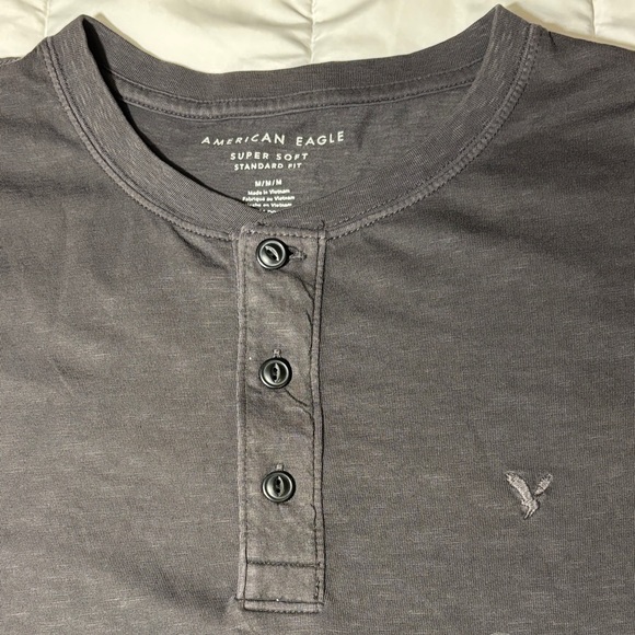 American Eagle charcoal Gray Henley T-Shirt - Picture 3 of 8